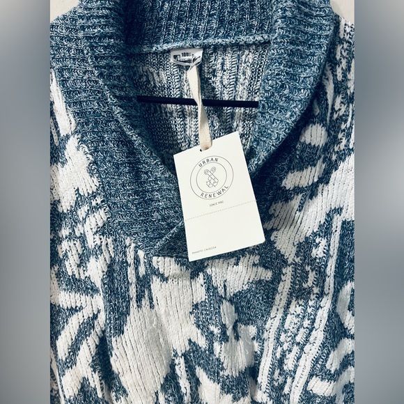 URBAN RENEWAL by Urban Outfitters recycled vintage clothing unique sweater. S-L - Picture 5 of 7